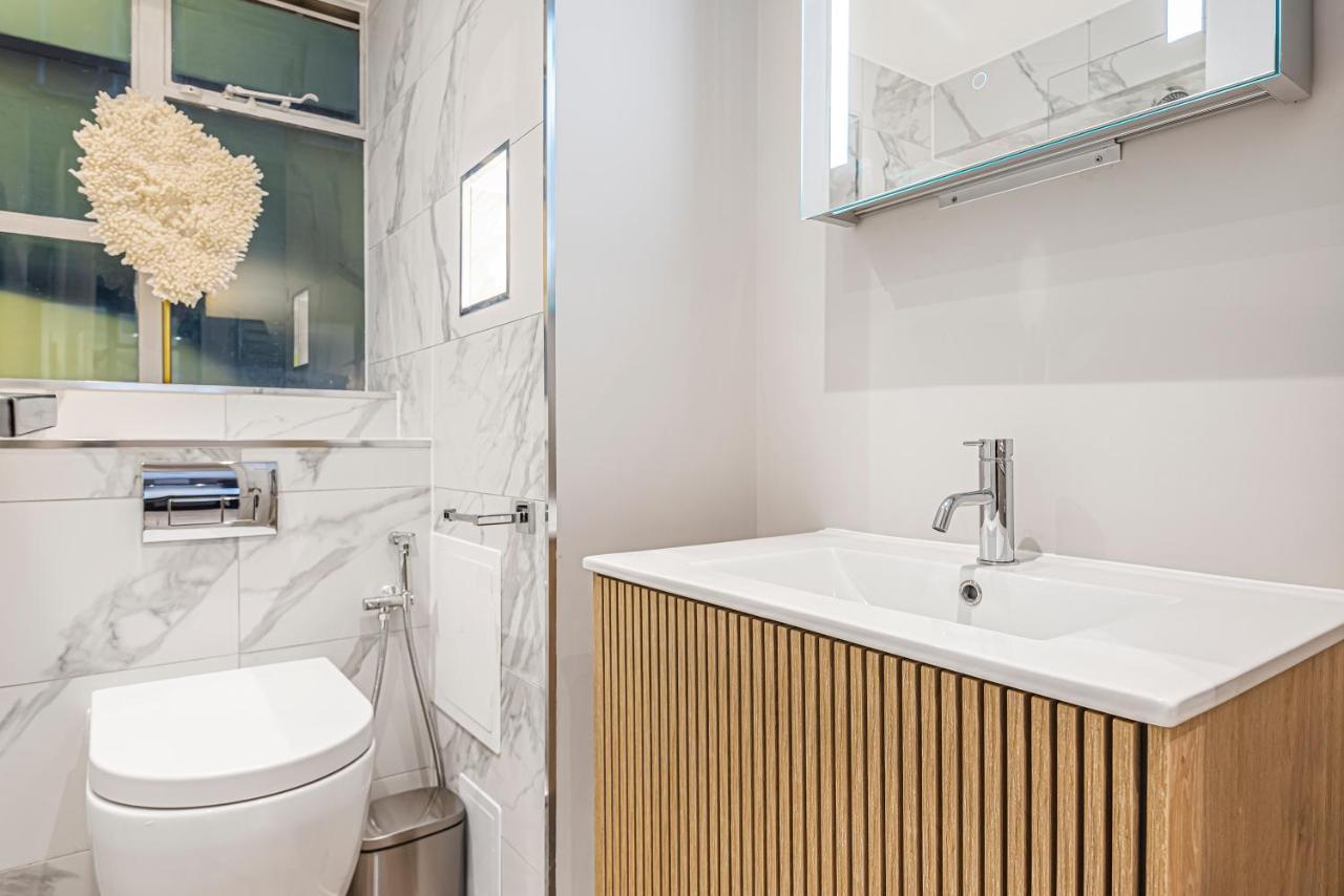 Stunning 2Bd 2Bth Private Balcony View Of Harrods With Ac London Exterior photo