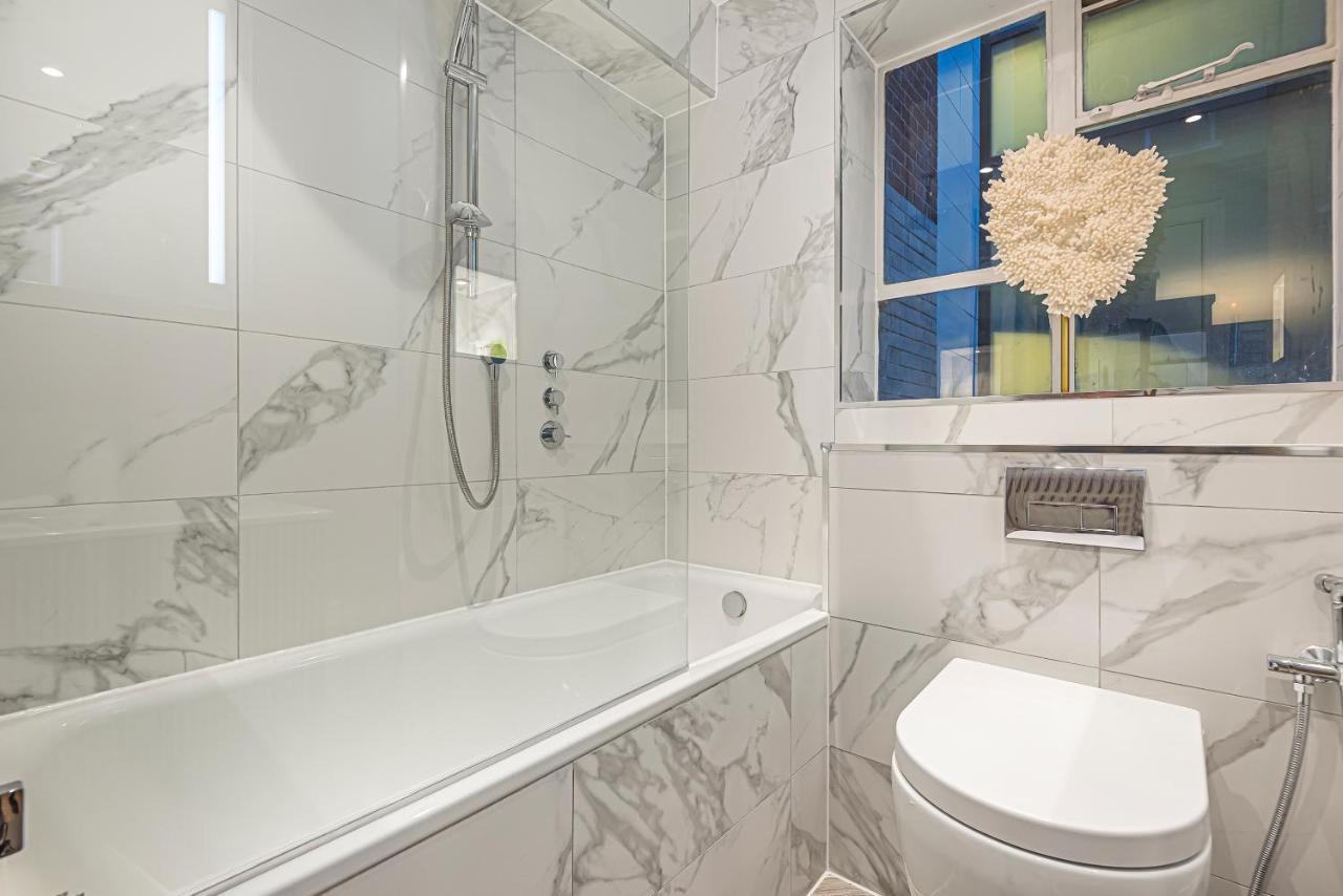 Stunning 2Bd 2Bth Private Balcony View Of Harrods With Ac London Exterior photo
